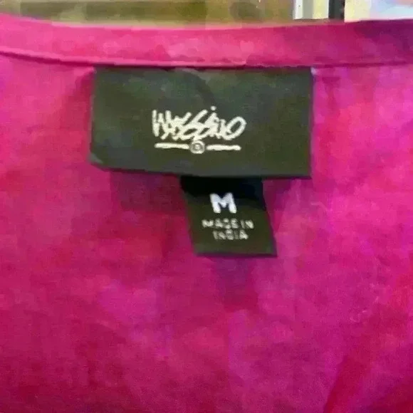 COPY - Magenta cotton top with beautiful embroidery detail. Size Medium. - Picture 3 of 5